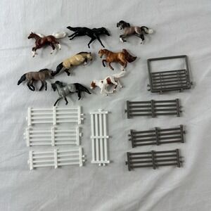 BREYER Mini Whinnies Miniature Horses Lot Of 8 & Fence + Gate Pieces Toys 2"